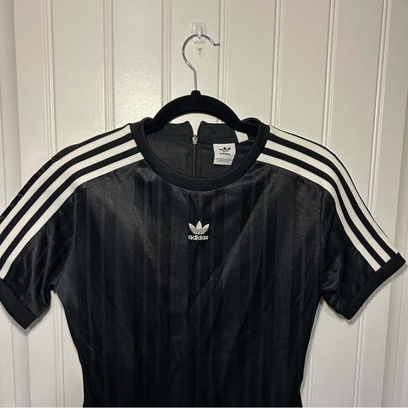 NWT Adidas Black & White Stripe Short Sleeve Bodysuit Size Medium - Picture 2 of 12